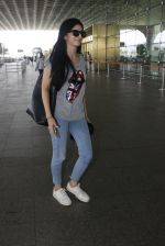 Mawra Hocane snapped at airport on 16th June 2016
